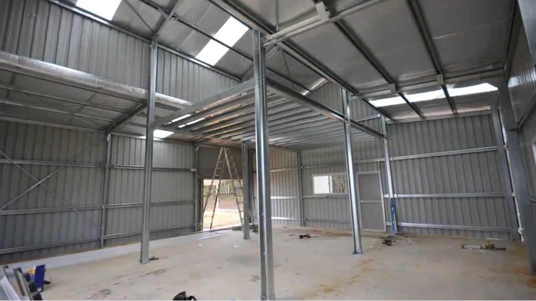 Sturdy Steel Frame American Barn with Colorsteel Roof 12m × 9m× 3.6m - Image 3